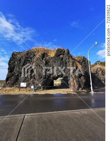 冬島(北海道類似城鎮)的洞岩 冬島(北海道類似城鎮)的洞岩 72839821