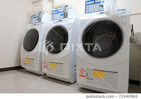 Coin laundry landscape 72840968