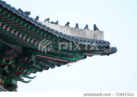 Eaves of oriental architecture 72841522