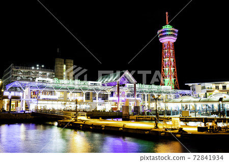 博多港塔以美麗的彩虹色照亮 博多港塔以美麗的彩虹色照亮 72841934