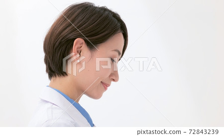 白色的女性醫學形象 72843239