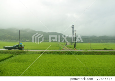 從福島站到仙台站的東北線列車窗口風景 從福島站到仙台站的東北線列車窗口風景 72843547