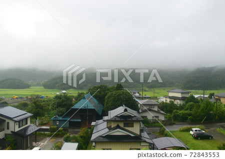 從福島站到仙台站的東北線列車窗口風景 從福島站到仙台站的東北線列車窗口風景 72843553