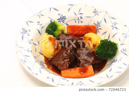Stewed beef shank 72846723