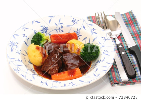 Stewed beef shank 72846725