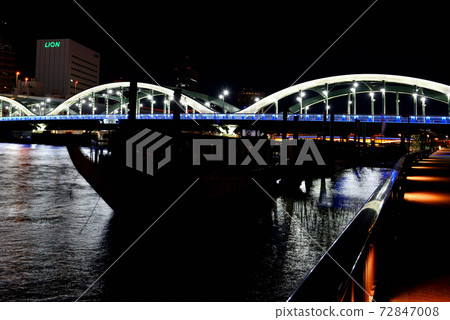 從S田川梯田眺望東京晴空塔,紅色大沼橋,藍色駒形橋,綠色小橋和黃色倉前橋的夜景 從S田川梯田眺望東京晴空塔,紅色大沼橋,藍色駒形橋,綠色小橋和黃色倉前橋的夜景 72847008