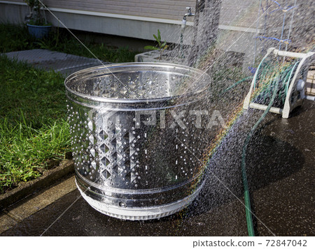 Washing the washing tub 03 72847042