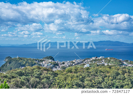 [Overlooking Saikazaki from Takatsukosan Observatory] Shinwakaura, Wakayama City, Wakayama Prefecture 72847127