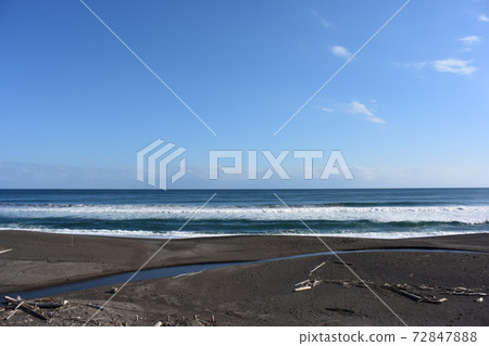 Sea, blue sky and sandy beach Sea, blue sky and sandy beach 72847888