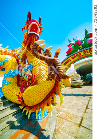 A huge building in Suitien Park, a statue of a dragon [Vietnam image] 72848292