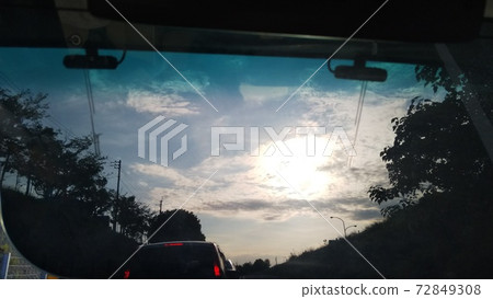 從車內查看 72849308