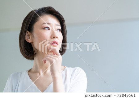 A woman worried about middle age 72849561