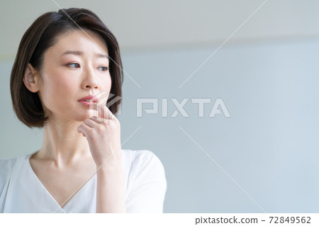 一個擔心中年的女人 一個擔心中年的女人 72849562