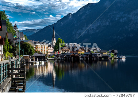 Picturesque Lakeside Town Hallstatt At Lake Hallstaetter See In Austria 72849797