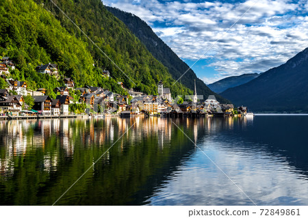 Picturesque Lakeside Town Hallstatt At Lake Hallstaetter See In Austria Picturesque Lakeside Town Hallstatt At Lake Hallstaetter See In Austria 72849861