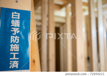 Inside a new single-family home under construction 72850221