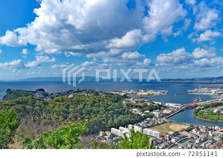 [Overlooking the city of Wakayama from the Takatsukosan Observatory] (High resolution version) Shinwakaura, Wakayama City, Wakayama Prefecture 72851141