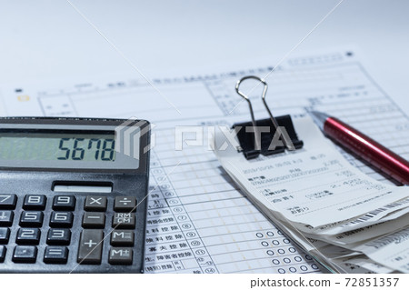 組織和計算收據並為最終申報做準備 組織和計算收據並為最終申報做準備 72851357