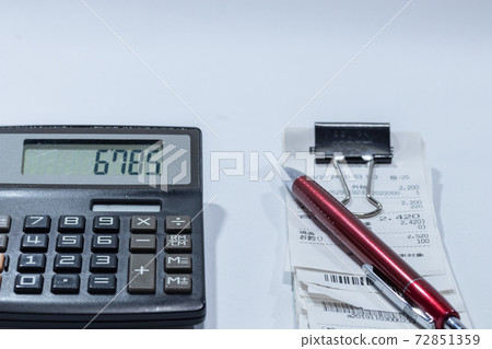 組織和計算收據並為最終申報做準備 72851359