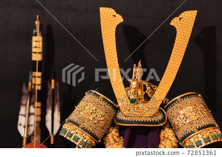 Helmet and bow decorations to pray for the growth of boys 72851361