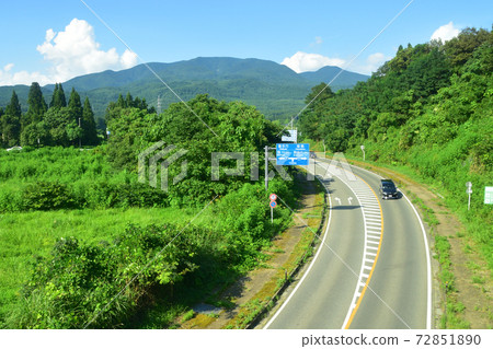 從郡山站到會津若松站的岩越西線列車窗口的風景 從郡山站到會津若松站的岩越西線列車窗口的風景 72851890