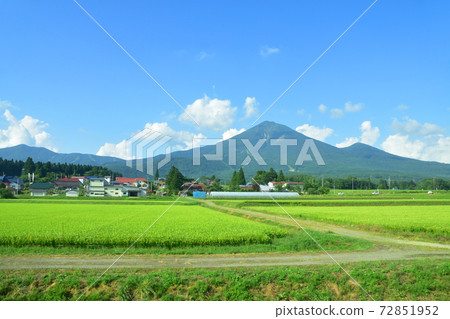 Scenery from the Ban-Etsusai Line train window from Koriyama Station to Aizu-Wakamatsu Station 72851952
