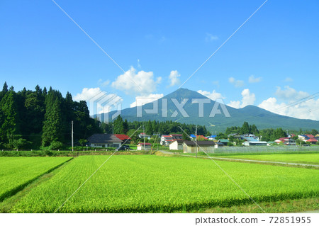 Scenery from the Ban-Etsusai Line train window from Koriyama Station to Aizu-Wakamatsu Station Scenery from the Ban-Etsusai Line train window from Koriyama Station to Aizu-Wakamatsu Station 72851955