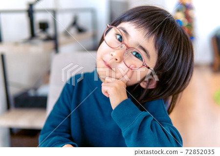 Children girls portrait 72852035