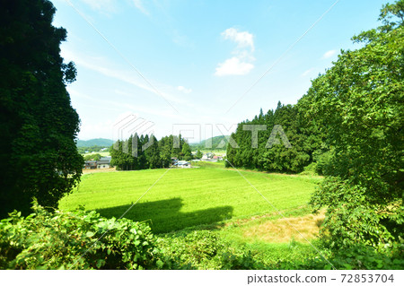 Scenery from the Tadami Line train window from Aizu-Kawaguchi Station to Aizu Station Scenery from the Tadami Line train window from Aizu-Kawaguchi Station to Aizu Station 72853704