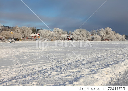 Frozen lake Frozen lake 72853725