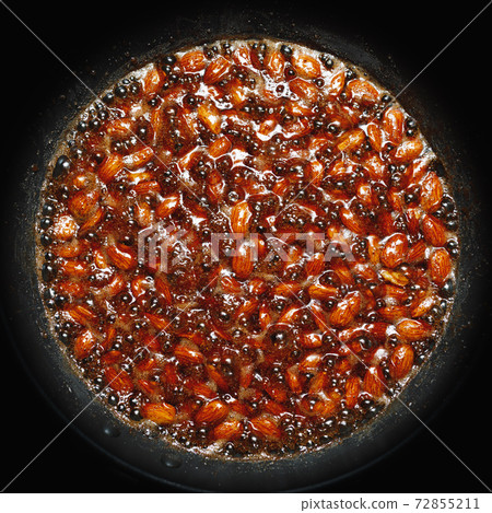 roasted almonds with cinnamon sugar cooking process, top view close-up roasted almonds with cinnamon sugar cooking process, top view close-up 72855211