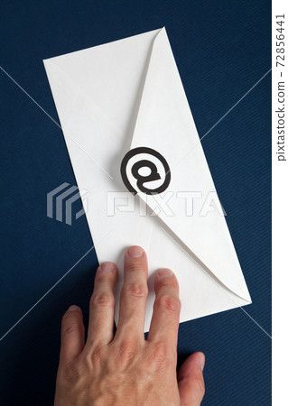 E-Mail E-Mail 72856441