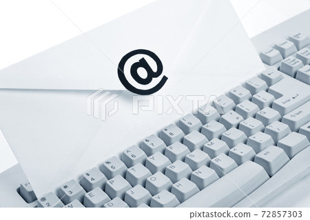 E-Mail E-Mail 72857303