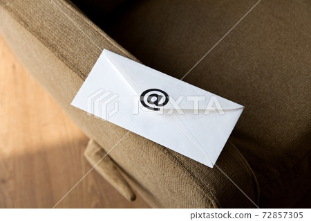 E-Mail E-Mail 72857305