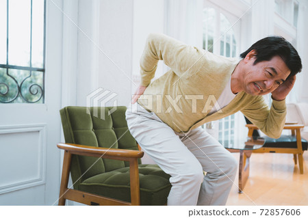 Low back pain, male in his 60s Low back pain, male in his 60s 72857606