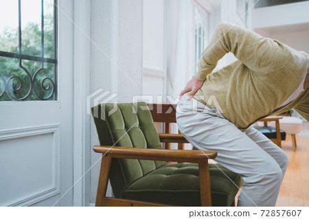Low back pain, male in his 60s Low back pain, male in his 60s 72857607