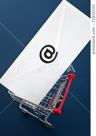 E-Mail and Shopping Cart E-Mail and Shopping Cart 72858103