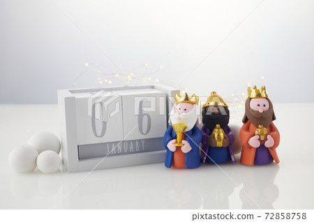 Happy Epiphany day, three kings day. Calendar with three kings on white background 72858758