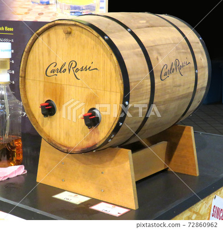 Wine barrel 72860962