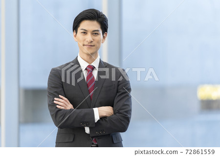 Portrait of a businessman in his thirties Portrait of a businessman in his thirties 72861559