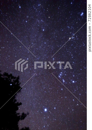 閃爍的星星的天空河和獵戶星座 閃爍的星星的天空河和獵戶星座 72862104