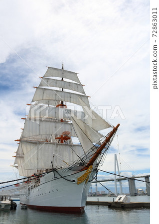 A cool sailing ship floating in the harbor 72863011