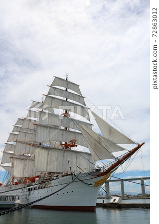A cool sailing ship floating in the harbor 72863012