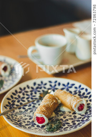 Ilalian Dessert Cannoli Ilalian Dessert Cannoli 72863798