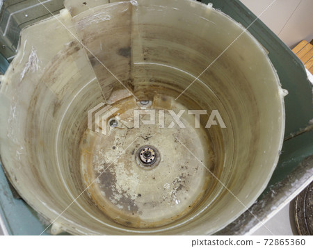 髒污的全自動洗衣機內部拆卸與清潔03 髒污的全自動洗衣機內部拆卸與清潔03 72865360