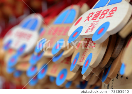 Pray with a car-shaped votive tablet (Traffic safety prayer Ueno Temmangu, Nagoya City, Aichi Prefecture) Pray with a car-shaped votive tablet (Traffic safety prayer Ueno Temmangu, Nagoya City, Aichi Prefecture) 72865940