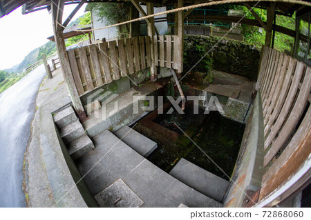uch月市（山中町）泉水泉 72868060