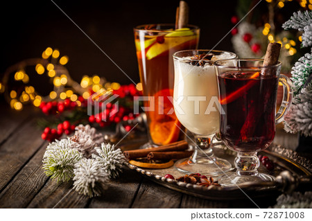Winter alcoholic hot drinks 72871008