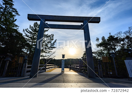 Ise Jingu, sunrise 72872942