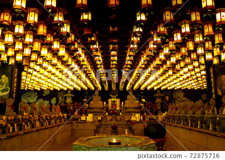 [Hiroshima] Miyajima Misen Daishoin in early summer Inside the dazzling Hensho Cave and Buddha statue (front) 72875716